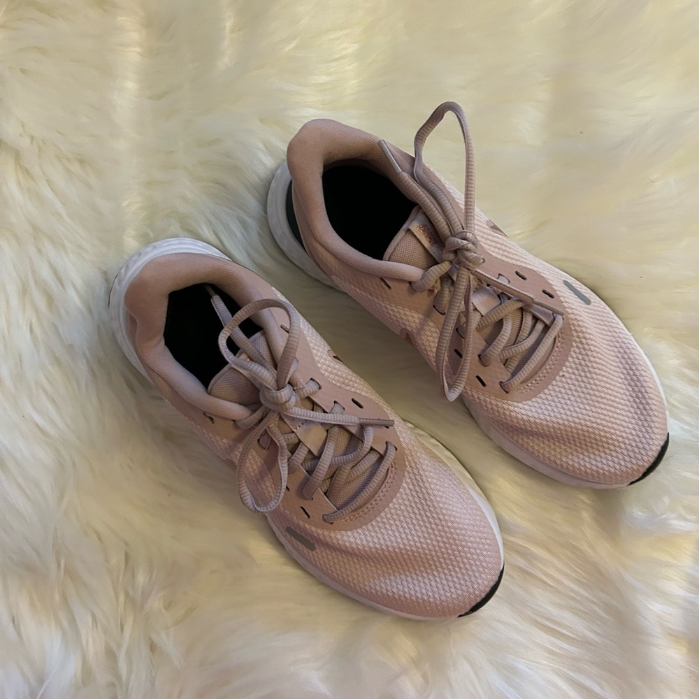 Women's Nike Revolution 5 Barely Rose Metallic Red Bronze Athletic Shoes